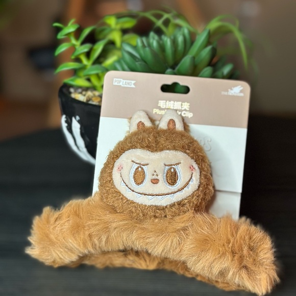 THE MONSTERS CLASSIC SERIES- LABUBU PLUSH HAIR CLIP - Picture 2 of 4